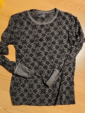 Columbia Gray and Black Patterned Crew Neck Top